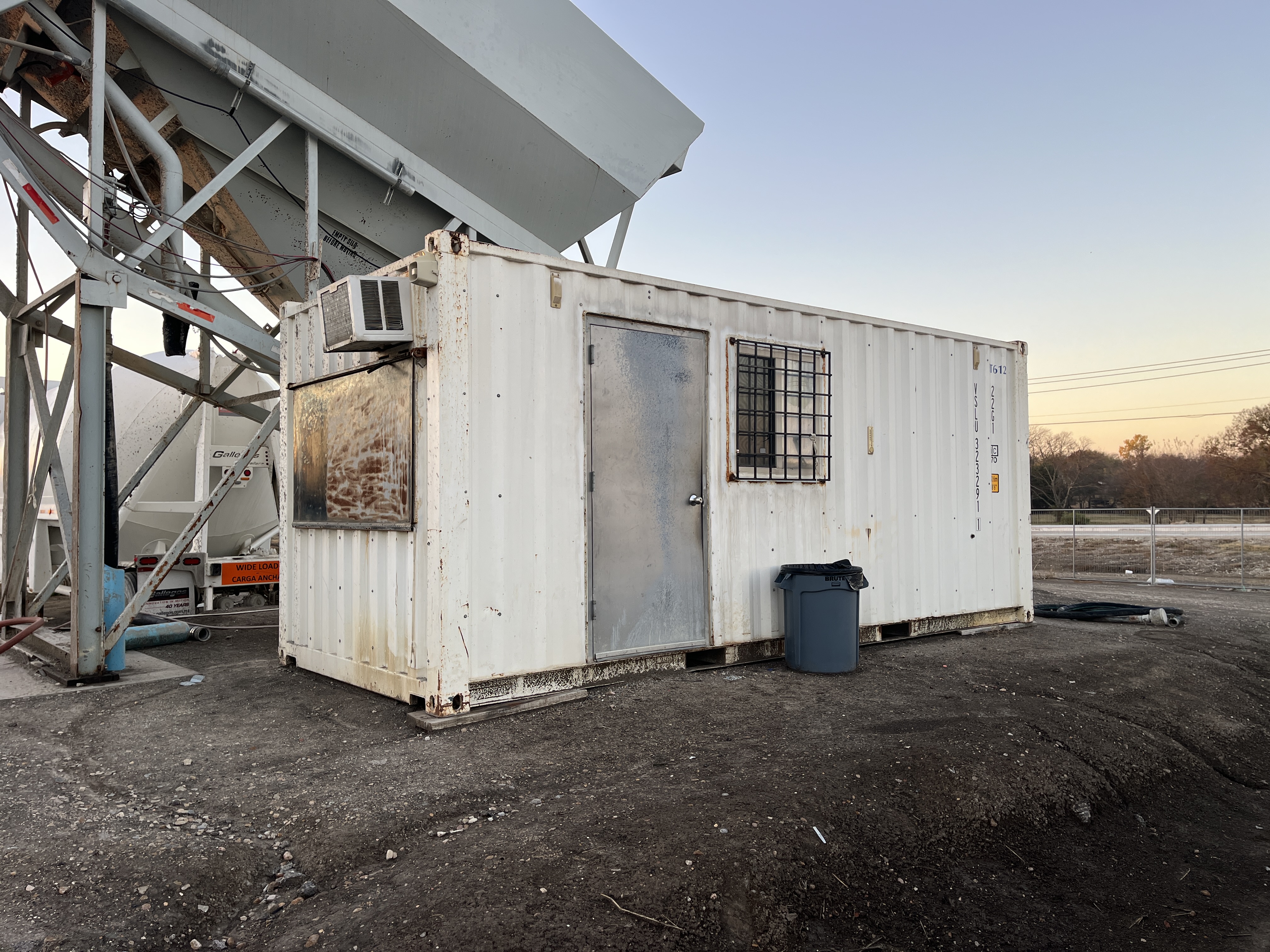2010 Vince Hagan Central Mix with Genset & Tilt Mixer listing photo 4