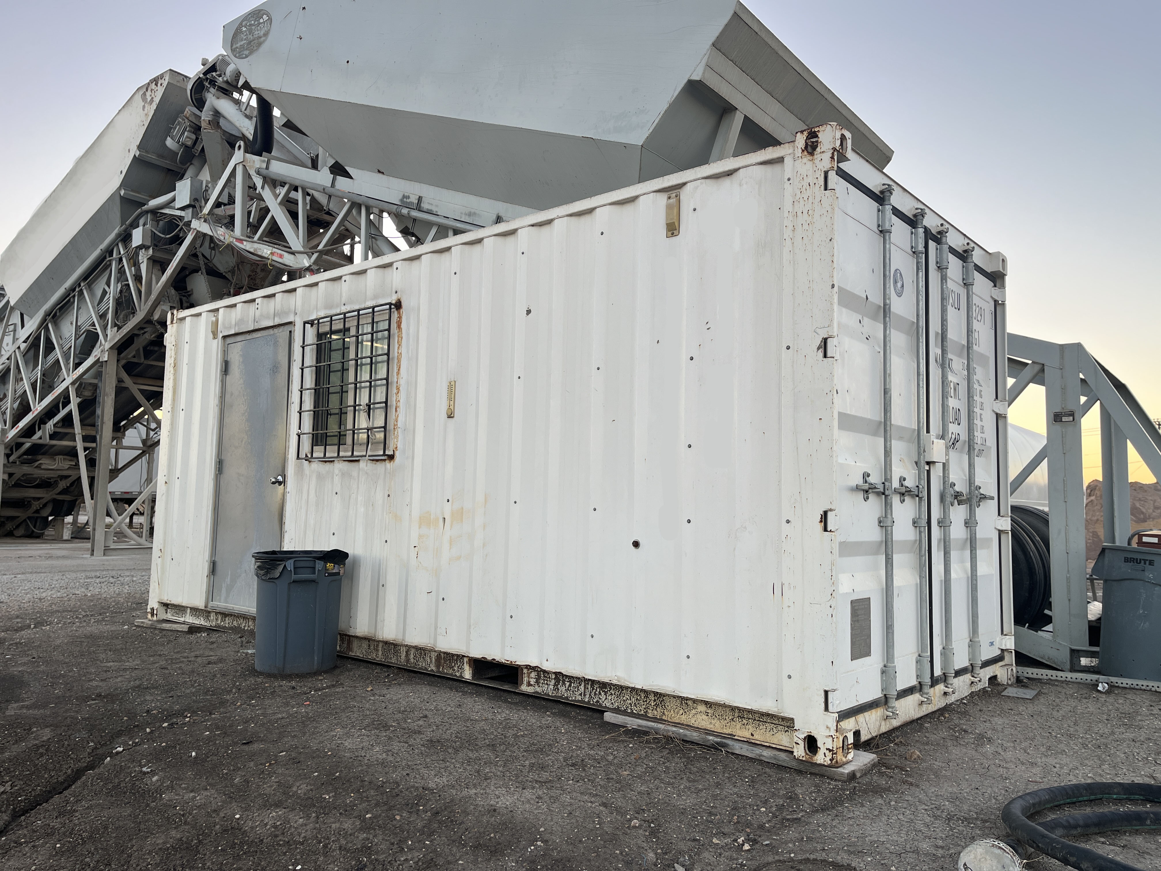 2010 Vince Hagan Central Mix with Genset & Tilt Mixer listing photo 5